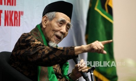 Ketua Dewan Syuro PPP Maimun Zubair menyampaikan pidato sambutannta pada pembukaan Rapimnas II tahun 2017 PPP di Jakarta, Selasa (23/5).