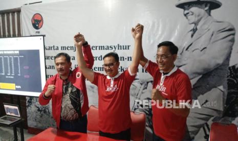 Ketua DPC PDIP Eko Sopianto bersama paslon Hasto Wardoyo-Wawan Harmawan.