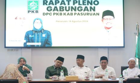 Ketua DPC PKB Kabupaten Pasuruan, Hj Hindun Anisah menyampaikan, hasil rapat pleno mendukung Abdul Muhaimin Iskandar alias Cak Imin memimpin PKB untuk periode lima tahun ke depan.