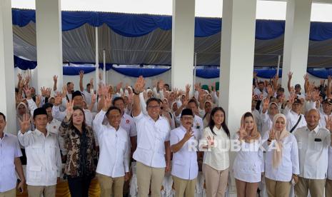 Ketua DPD Partai Gerindra Jawa Tengah (Jateng), Sudaryono bersama cagub Jateng Ahmad Luthfi yang resmi menjadi kader Partai Gerindra.