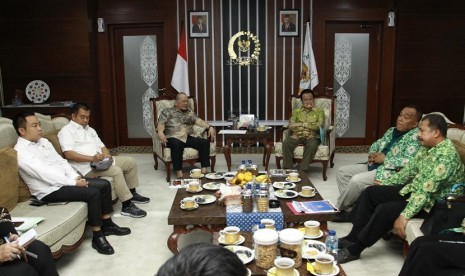 Ketua DPD RI, AA Lanyalla Mahmud Mattalitti menerima audiensi dari Asosiasi Perangkat Desa Seluruh Indonesia (Apdesi).