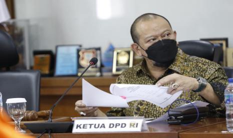 Ketua DPD RI, AA LaNyalla Mahmud Mattalitti, merespons keluhan Gubernur Kalimantan Tengah, Sugianto Sabran, terkait izin Hutan Tanaman Industri (HTI). Menurut LaNyalla, pemerintah melalui Kementerian Lingkungan Hidup dan Kehutanan (KLHK) harus menertibkan izin HTI.