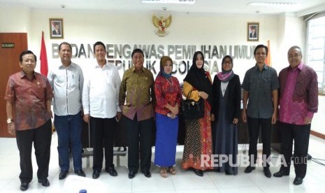 Ketua DPD RI Farouk Muhammad didampingi Ketua Komite I Ahmad Muqowam bersama anggota DPD RI Provinsi DKI Fahira Idris dan anggota DPD RI Provinsi Jawa Barat Eni Sumarni melakukan pertemuan dengan Bawaslu di Jakarta. 