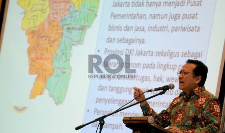 Ketua DPD RI Irman Gusman memberikan sambutan saat pembukaan Rakorda di Jakarta, Kamis (12/11).  (Republika/Wihdan)