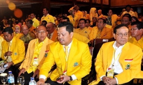 Ketua DPP Golkar Mahyudin didampingi Aburizal Bakrie dan Akbar Tandjung.