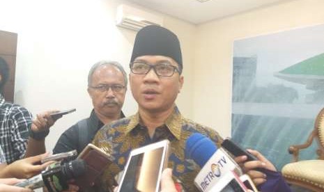 Ketua DPP PAN Yandri Susanto memberikan keterangan kepada wartawan di Kompleks Parlemen, Senayan, Jakarta, Kamis (13/9).