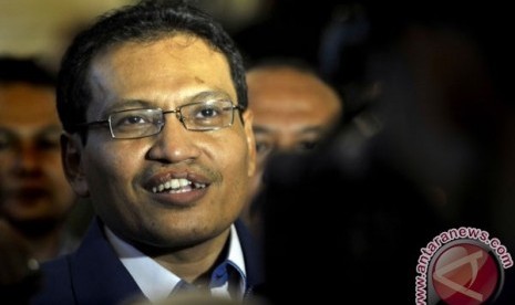 Ketua DPP Partai Demokrat Ulil Abshar Abdalla mengaku merasa ditegur Ketua Majelis Tinggi Susilo Bambang Yudhoyono saat pengarahan internal karena dirinya melontarkan kritik terhadap Anas Urbaningrum, Ulil tetap meyakini jalan terbaik bagi Demokrat keluar 