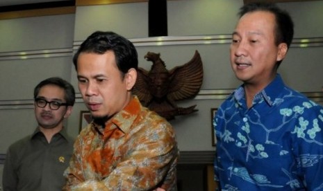 Ketua DPP Partai Golkar Agus Gumiwang Kartasasmita (kanan)