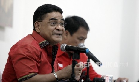 Ketua DPP PDIP dan Anggota Komisi X DPR RI Andreas Hugo Pareira merespons sikap Rektor Universitas Riau (Unri) yang mempolisikan mahasiswanya sendiri akibat memprotes mahalnya biaya kuliah. 