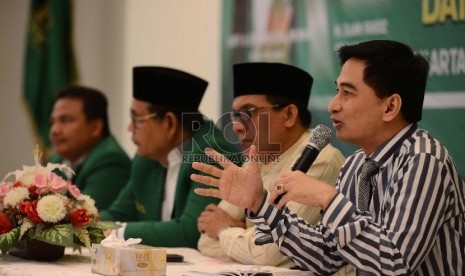 Ketua DPP PPP, Akhmad Gojali Harahap, Wakil Ketua Umum PPP, Epyardi Asda, Ketua DPP PPP, Djafar Alkatiri, dan Sekjen PPP, Dimyati N (dari kiri ke kanan) hadir saat membawakan kultum jelang buka puasa bersama di kantor PPP, Jakarta Pusat, Selasa (30/6). 