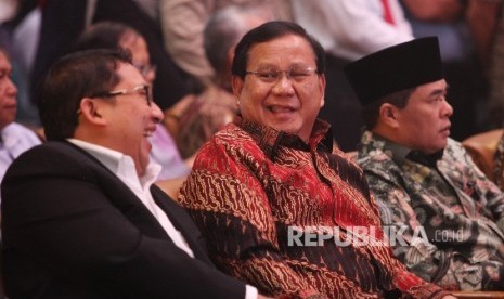 Ketua Umum Pertai Gerindra Prabowo Subianto (tengah).