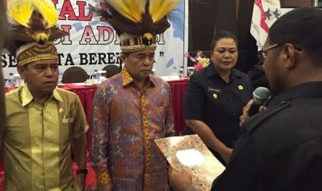 Ketua DPR Ade Komarudin  saat menghadiri rapat koordinasi Asosiasi DPRD Kabupaten Seluruh Indonesia (ADKASI) Wilayah Papua dan Papua Barat.