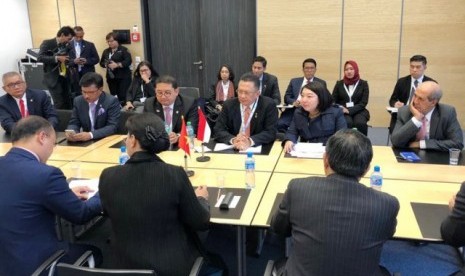 Ketua DPR Bambang Soesatyo dalam pertemuan bilateral dengan Ketua Parlemen Vietnam, Turki, Argentina, Sudan dan Delegasi ASEAN+3 , di sela-sela sidang Inter Parliement Union (IPU) ke-138 di Jenewa, Swiss, Ahad (25/3).