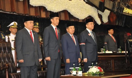 Ketua DPR (Kiri) Ade Komarudin, Presiden RI Joko Widodo, Wakil Presiden RI Jusuf Kalla dan Ketua DPD Irman Gusman (kanan).