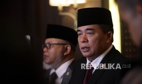 Ketua DPR RI Ade Komaruddin (kanan).