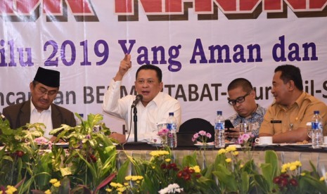 Ketua DPR RI Bambang Soesatyo dalam Rembuk Nasional 'Mewujudkan Pemilu 2019 yang Aman dan Bermartabat' diselenggarakan Ikatan Sarjana dan Profesi Perpolisian (ISPPI) di Jakarta, Selasa (8/5).