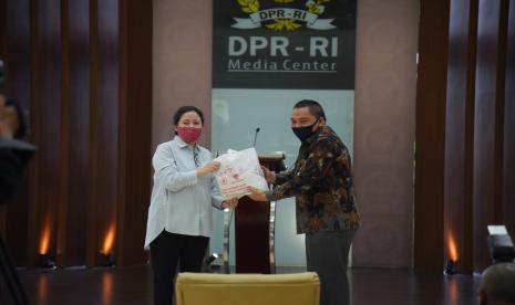 Ketua DPR RI Puan Maharani meminta agar warga masyarakat menunda mudik lebaran tahun ini untuk mencegah penyebaran virus Corona. Puan memahami larangan mudik sangat memberatkan masyarakat dalam  merayakan lebaran.