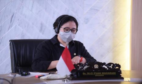 Ketua DPR RI Puan Maharani mengajak semua lapisan masyarakat untuk sama-sama menjaga momentum penurunan laju penularan Covid-19 yang terjadi beberapa hari terakhir ini