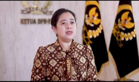 Ketua DPR-RI Puan Maharani saat memperingati Hari Ibu ke-92, cucu mantan Presiden Soekarno itu tampak mengenakan Gambo Muba dengan motif khasnya berwarna cokelat. 