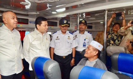 Ketua DPR RI, Setya Novanto, melakukan kunjungan kerja dan Safari Ramadhan ke Pelabuhan Kargo Pelindo Dumai dan Pelabuhan Penumpang Internasional Dumai, Provinsi Riau, Ahad (11/6).  