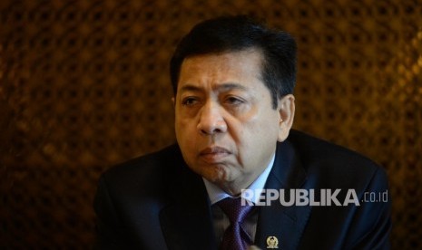 Ketua DPR RI Setya Novanto memberikan keterangan pers terkait penetapan status tersangka Ketua DPR RI Setya Novanto di kompleks Parlemen, Senayan, Jakarta, Selasa (18/7).