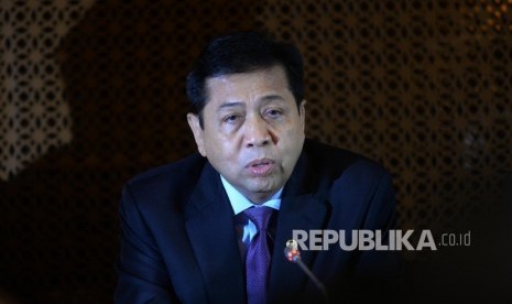 Ketua DPR RI Setya Novanto memberikan keterangan pers terkait penetapan status tersangka Ketua DPR RI Setya Novanto di kompleks Parlemen, Senayan, Jakarta, Selasa (18/7).