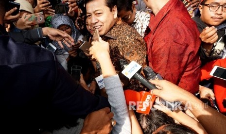 Ketua DPR Setya Novanto berjalan usai memenuhi panggilan KPK di gedung KPK, Jakarta, Jumat (14/7). 