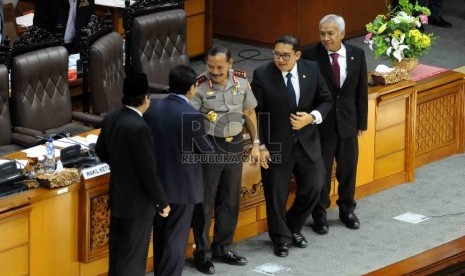 Ketua DPR Setya Novanto bersama calon Kepala Polri, Komisaris Jenderal Badrodin Haiti didampingi Fadli Zon, Agus Hermanto, Taufik Kurniawandi Gedung Nusantara II Kompleks Parlemen Senayan, Jakarta, Kamis (16/4). (Republika/Agung Supriyanto)