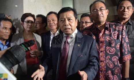 Ketua DPR Setya Novanto usai mengikuti Sidang perkara dugaan pelanggaran kode etik Mahkamah Kehormatan Dewan (MKD) secara tertutup di Kompleks Parlemen, Senanyan, Jakarta, Senin (7/12).