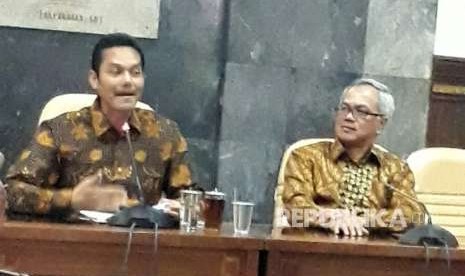 Ketua DPRD DIY Arif Noor Hartanto (kanan) 