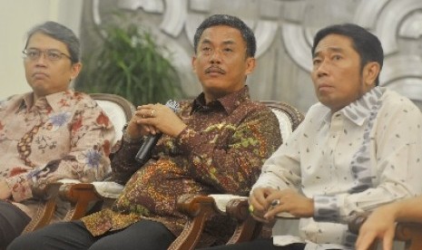 Ketua DPRD DKI Jakarta Prasetyo Edi Marsudi (tengah).