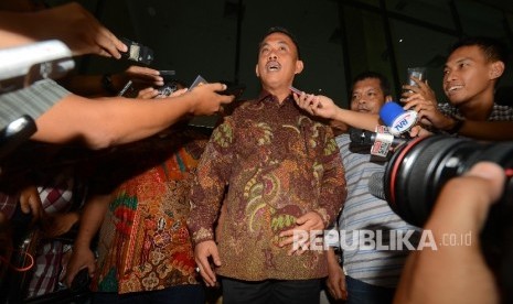 Ketua DPRD DKI Jakarta, Prasetyo Edi Marsudi (tengah)