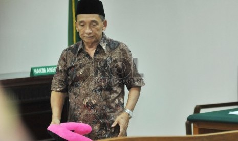 Ketua DPRD nonaktif Bangkalan Fuad Amin Imron menjalani sidang dengan agenda keterangan saksi ahli di Pengadilan Tipikor, Jakarta, Senin (22/6). 