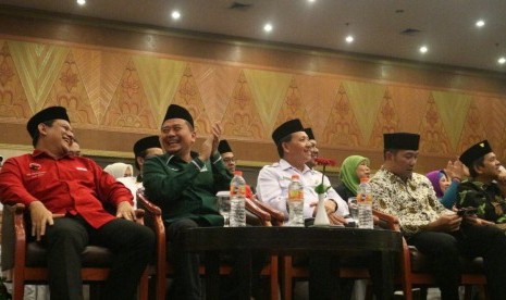 Ketua DPW PKB Jabar Syaiful Huda (dua dari kiri) bersama sejumlah kandidat Pilgub Jabar dalam Musyawarah Wilayah (Muswil) PKB Jawa Barat, beberapa waktu lalu.