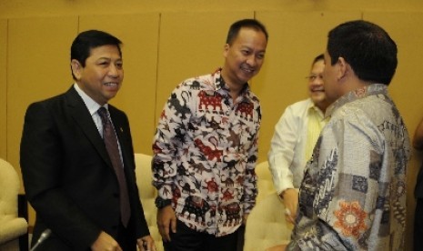 Ketua FPG, Setya Novanto (kiri) dan Agus Gumiwang (tengah).