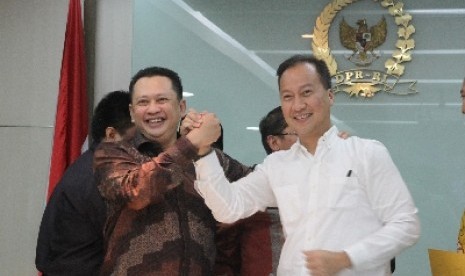   Ketua Fraksi Golkar versi Munas Ancol Agus Gumiwang dan Sekretaris Fraksi Golkar versi Munas Bali Bambang Soesatyo.