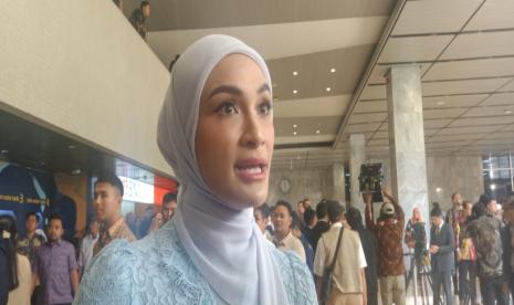 Ketua Fraksi PAN DPR RI Putri Zulkifli Hasan saat memberikan keterangan usai pelantikan Prabowo sebagai Presiden ke-8 Republik Indonesia di Kompleks Parlemen, Senayan, Ahad (20/10/2024).