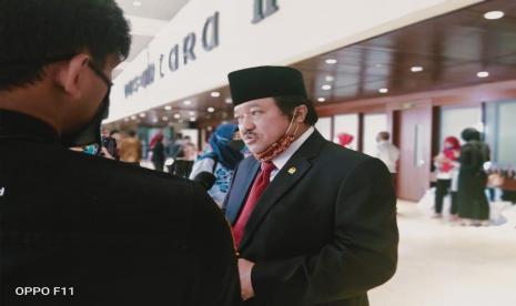 Ketua Fraksi Partai Golkar MPR RI Ir. H.M. Idris Laena, M.H mengimbau masyarakat untuk tetap jaga kesehatan dan tak lupa memakai masker.