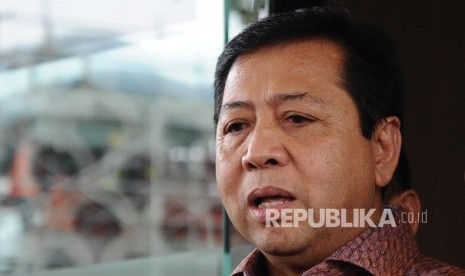 Ketua Fraksi Partai Golkar Setya Novanto usai menghadiri pemeriksaan di kantor Kejaksaan Agung, Jakarta, Kamis (4/2).  . (Republika/Tahta Aidilla)