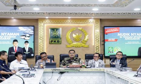 Ketua Fraksi PKB DPR RI Jazilul Fawaid (tengah) saat menjadi keynote speaker dalam diskusi rutin Fraksi PKB DPR RI bertajuk 