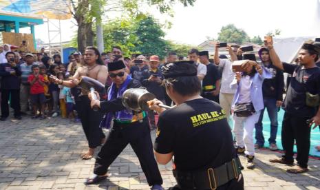  Ketua Fraksi PKS Jazuli Juwaini membuka Festival Rampak Pencak Silat di Kota Cilegon (Minggu, 6/8/2023)