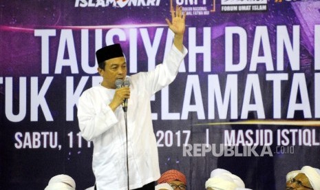 Ketua Gerakan Nasional Pengawal Fatwa Majelis Ulama Indonesia (GNPF-MUI) Bachtiar Nasir memberikan tausiyahnya dalam Tausiyah Nasional di Masjid Istiqlal, Jakarta, Sabtu (11/2). 