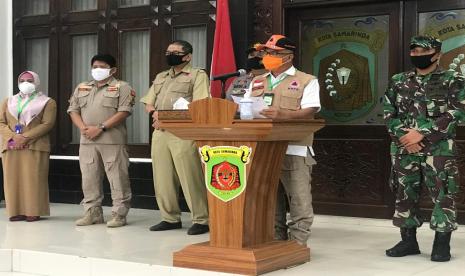 Ketua Gugus Tugas Covid-19 sekaligus Wali Kota Samarinda, Syaharie Jaang. Satgas COVID-19 Provinsi Kaltim mengatakan berdasarkan update kasus harian ada tambahan sebanyak 231 kasus terkonfirmasi positif COVID-19 dan penambahan 132 kasus pasien COVID-19 sembuh.