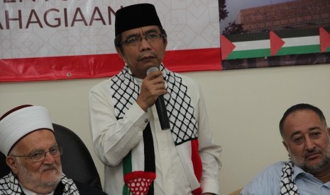  Ketua Harian Komite Nasional untuk Rakyat Palestina (KNRP) Caca Cahayaningrat dan  Imam Masjid Al Aqsha, Syekh Ikrimah Sabri