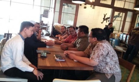 Ketua Ikapi DKI Jakarta Afrizal Sinaro dan Panitia IBF Ikapi DKI 2016 bertemu dengan Tim Daqu di Jakarta, Selasa (27/10).