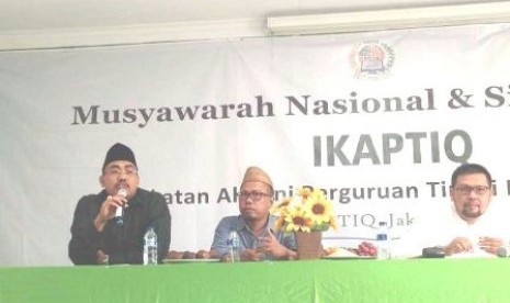 Ketua IKAPTIQ Jazilul Fawaid (pertama dari kiri), dalam Munas IKAPTIQ di Jakarta, Ahad (20/3)