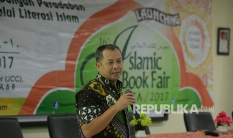 Ketua Ikatan Penerbit Indonesia (Ikapi) DKI Jakarta Hikmat Kurnia memberikan sambutan saat launching IBF 2017, Jakarta, Rabu (9/11).