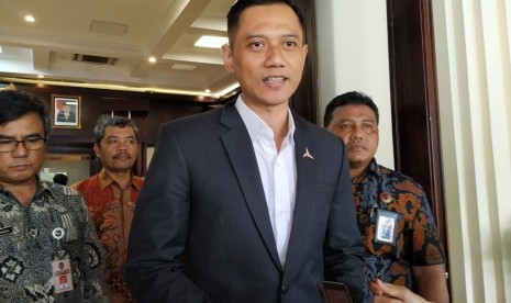 Ketua Kogasma Partai Demokrat, Agus Harimurti Yudhoyono (AHY), di kantor Kementerian Koordinator Bidang Politik, Hukum, dan Keamanan, Gambir, Jakarta Pusat, Jumat (22/3).