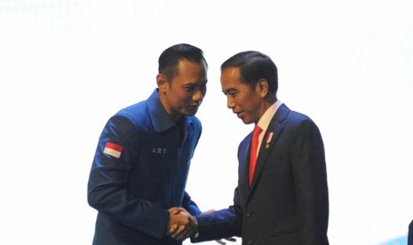 Ketua Komando Tugas Bersama Partai Demokrat Agus Harimurti Yudhoyono dan Presiden Joko Widodo.