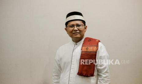 Ketua Komisi Dakwah dan Pengembangan Masyarakat Majelis Ulama Indonesia (MUI) KH Cholil Nafis berpose untuk Republika  pada gelaran Festival Republik dan Dzikir Nasional 2019 di Masjid Agung At-Tin, Taman Mini Indonesia Indah (TMII), Jakarta, Rabu (1/1).